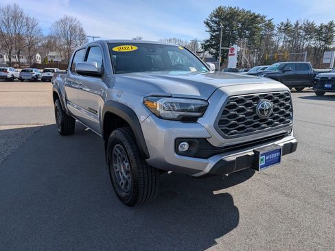 Used 2021 Toyota Tacoma TRD Off-Road w/ TRD Premium Off Road Package image 8