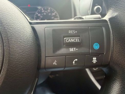 Used 2023 Nissan Rogue SV AWD/4WD image 25
