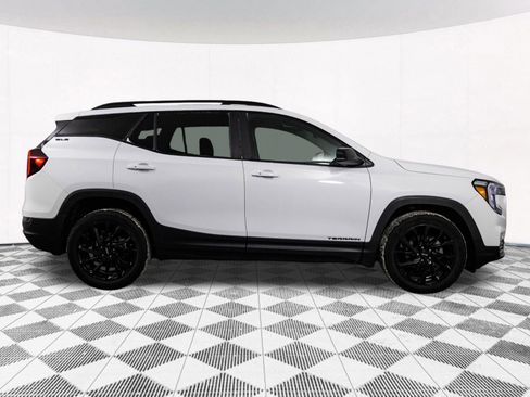 Used 2023 GMC Terrain SLE w/ Driver Convenience Package image 17