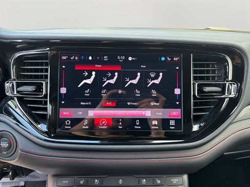 Used 2024 Dodge Durango GT RWD image 22