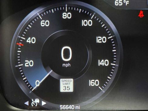 Used 2022 Volvo XC40 T5 Inscription image 14