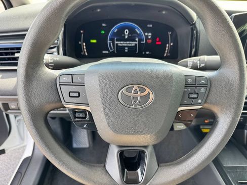 Used 2025 Toyota Camry LE FWD image 14