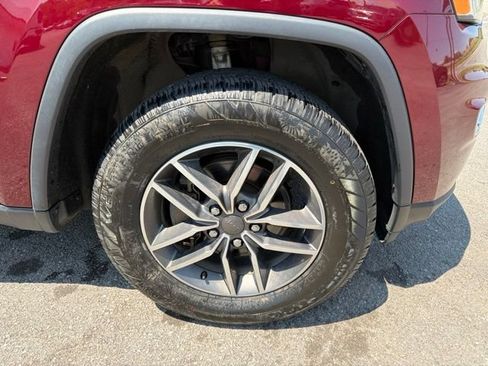 Used 2019 Jeep Grand Cherokee Limited w/ Trailer Tow Group IV AWD/4WD image 9