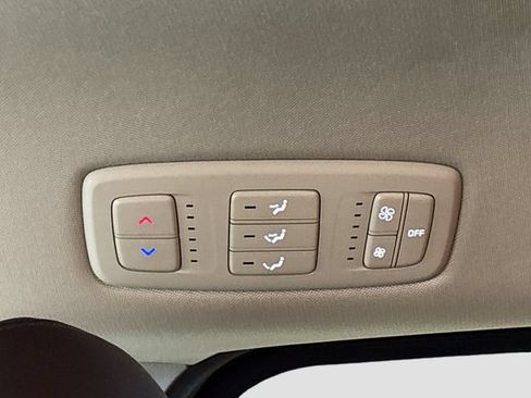 Used 2022 Kia Carnival LX FWD image 25