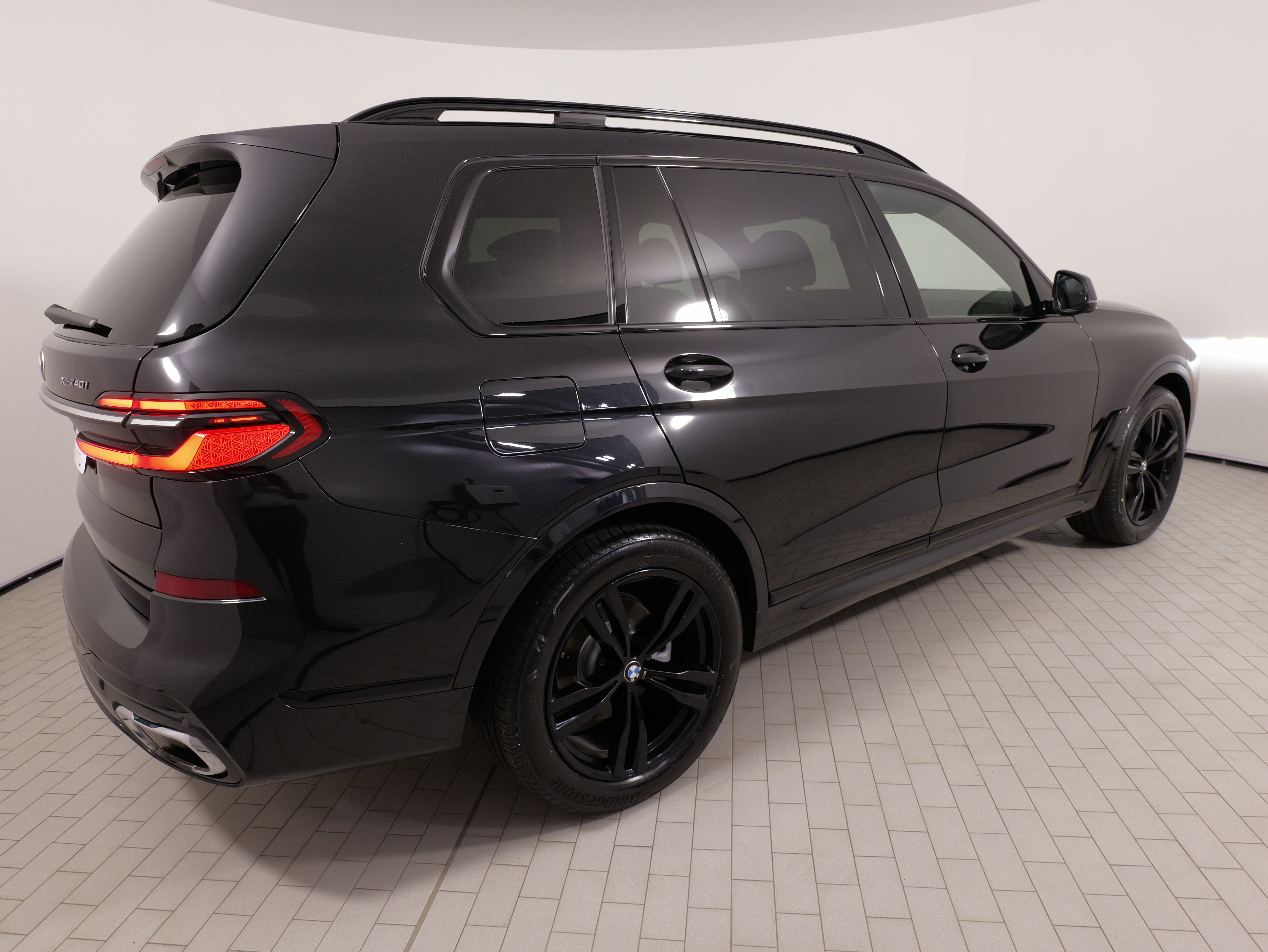 Used 2024 BMW X7 xDrive40i w/ M Sport Package AWD/4WD image 12