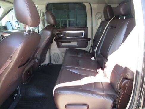 Used 2017 RAM 2500 SLT w/ Luxury Group image 5