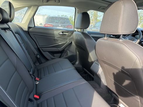 Certified 2024 Volkswagen Jetta SE w/ Panoramic Sunroof Package image 10
