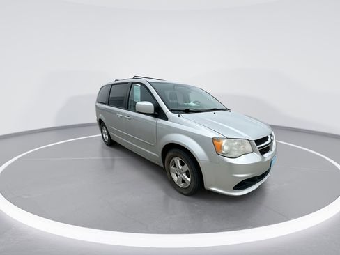 Used 2012 Dodge Grand Caravan SXT image 2