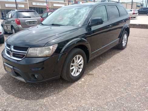 Used 2017 Dodge Journey SXT w/ Comfort/Convenience Group FWD image 3