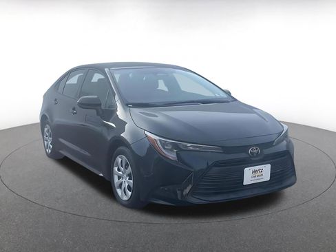 Used 2025 Toyota Corolla LE image 3