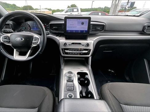 Used 2023 Ford Explorer XLT AWD/4WD image 9