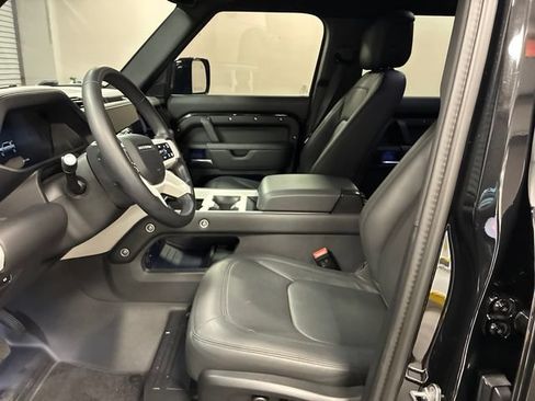 Used 2025 Land Rover Defender 110 X-Dynamic SE AWD/4WD image 9