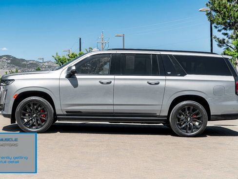 Used 2023 Cadillac Escalade ESV Sport w/ LPO, ONYX Package AWD/4WD image 3