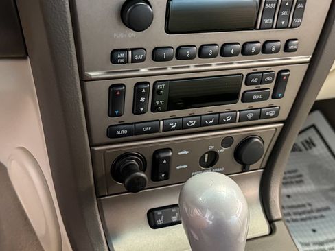 Used 2005 Ford Thunderbird 50th Anniversary RWD image 43