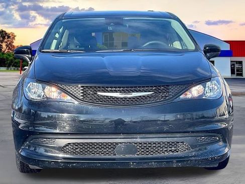Used 2024 Chrysler Voyager LX image 3