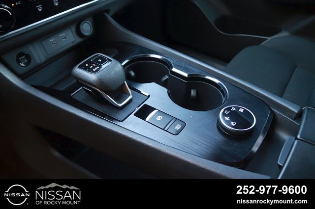 Used 2024 Nissan Rogue S AWD/4WD image 19