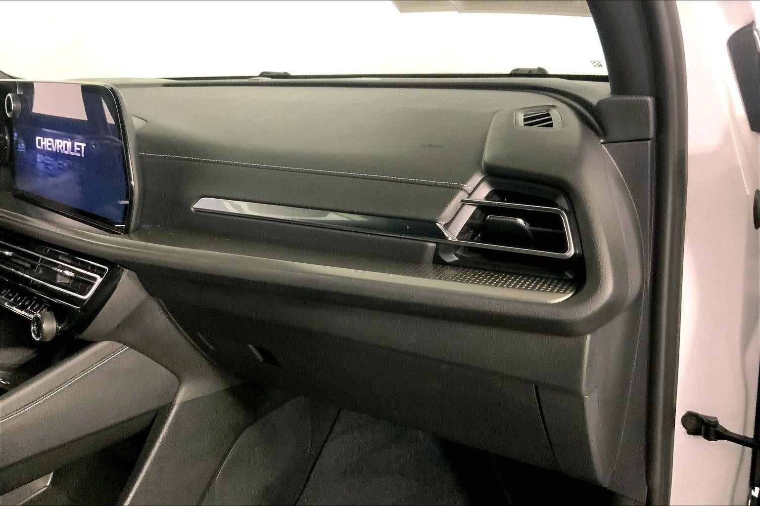 Used 2026 Chevrolet Traverse LT w/ Driver Confidence Package FWD image 16