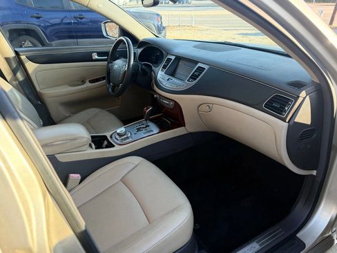 Used 2012 Hyundai Genesis 3.8 w/ Premium Pkg image 9