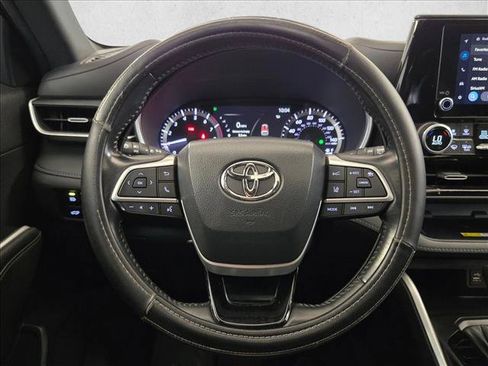 Used 2023 Toyota Highlander XSE FWD image 12