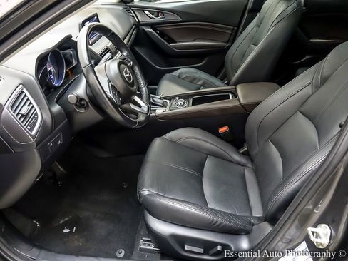 Used 2018 MAZDA MAZDA3 Grand Touring image 9