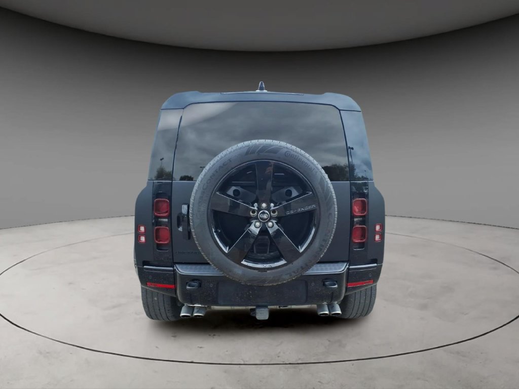 Used 2025 Land Rover Defender 110 X-Dynamic SE AWD/4WD image 11