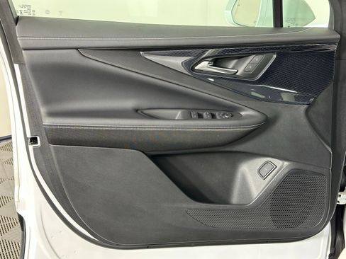 Used 2024 Chevrolet Blazer EV LT image 38