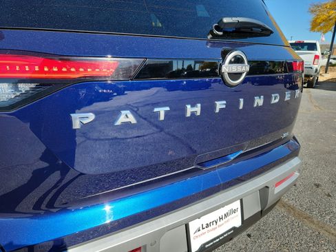 Used 2022 Nissan Pathfinder SL w/ SL Premium Package image 24