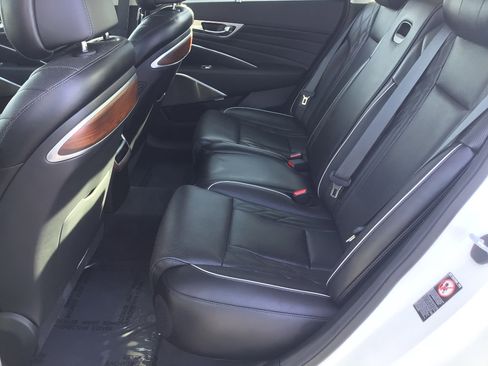 Used 2019 Kia K900 Luxury w/ VIP Package image 16