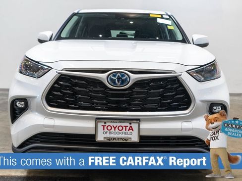 Used 2023 Toyota Highlander LE AWD/4WD image 2