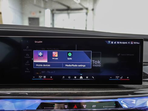 Used 2026 BMW 750e xDrive image 18