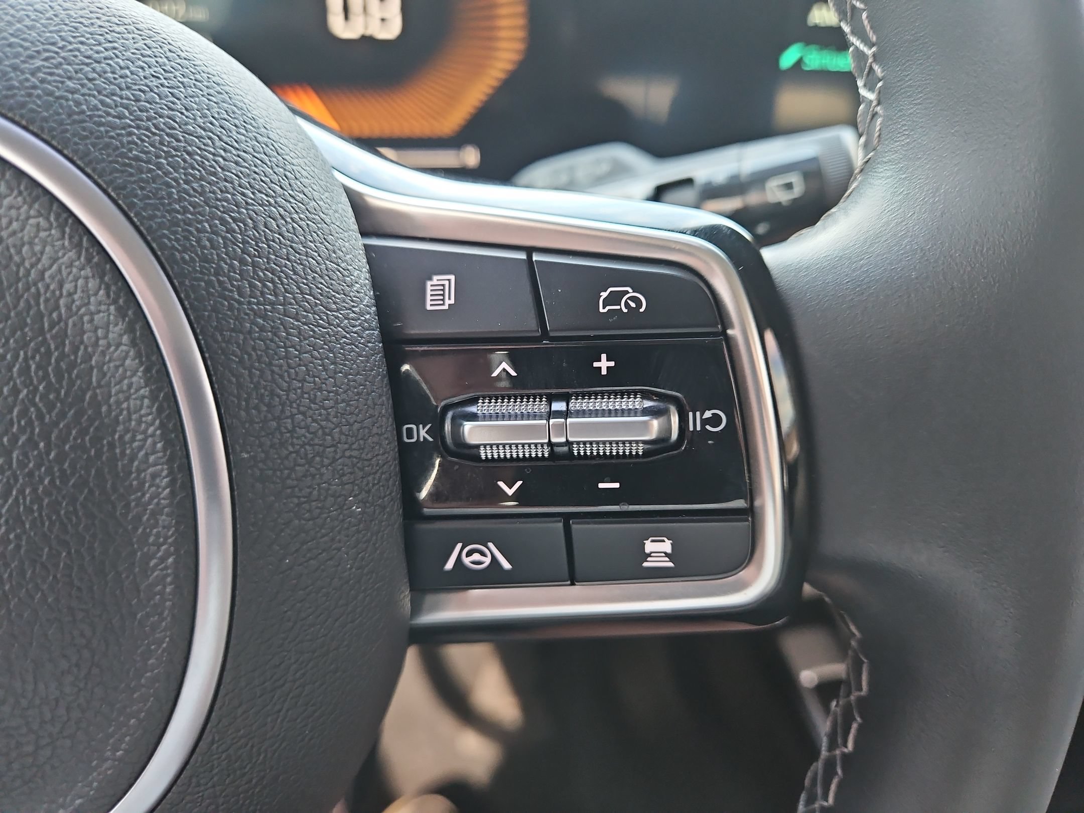 Used 2025 Kia Sorento S FWD image 28