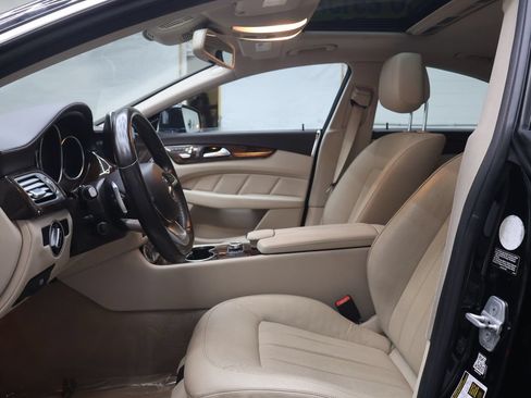 Used 2015 Mercedes-Benz CLS 550 4MATIC w/ Premium Package image 16