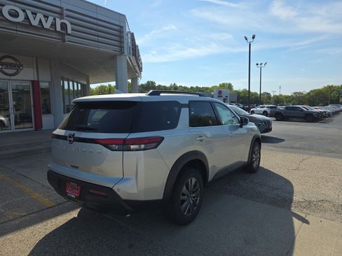 New 2025 Nissan Pathfinder SV image 4