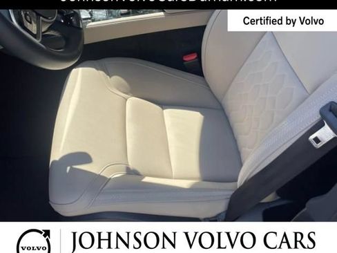 Used 2025 Volvo XC90 B5 Core AWD/4WD image 9