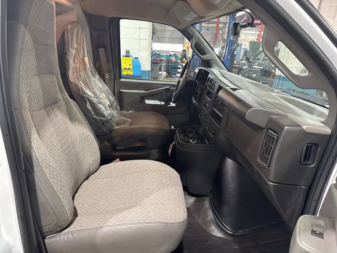 New 2024 GMC Savana 2500 w/ Driver Convenience Package RWD image 26