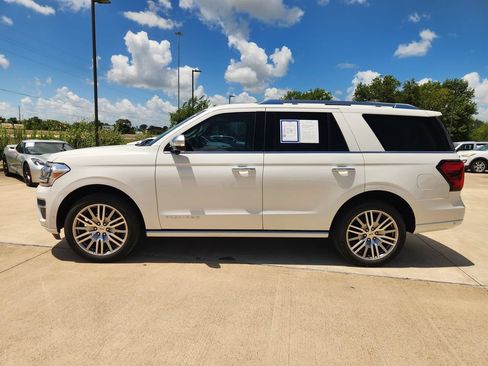 Used 2022 Ford Expedition Platinum AWD/4WD image 6