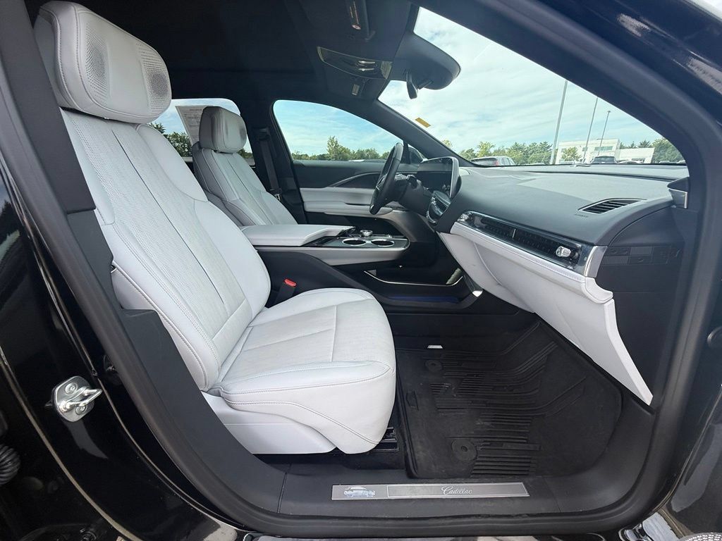 Certified 2024 Cadillac Lyriq Sport AWD/4WD image 34
