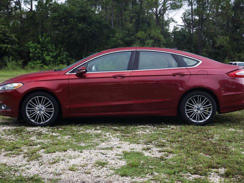 Used 2013 Ford Fusion SE FWD image 3