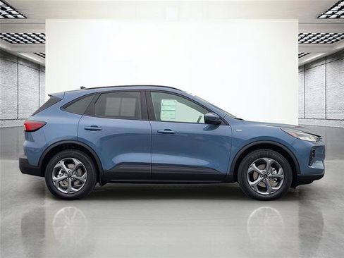 Certified 2025 Ford Escape ST-Line Select w/ Tech Pack #1 AWD/4WD image 5