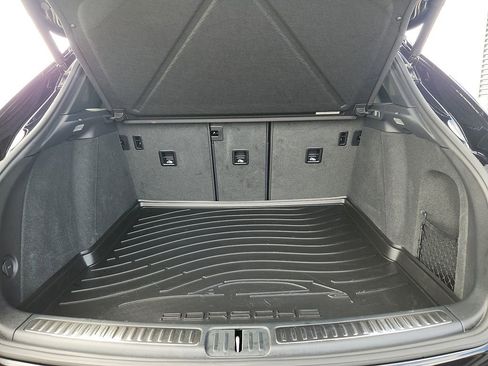 Certified 2025 Porsche Macan image 28