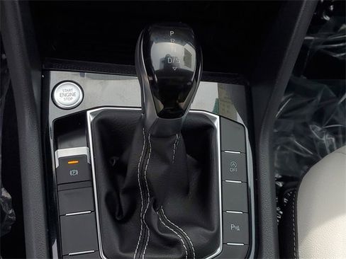 New 2025 Volkswagen Taos SE image 32