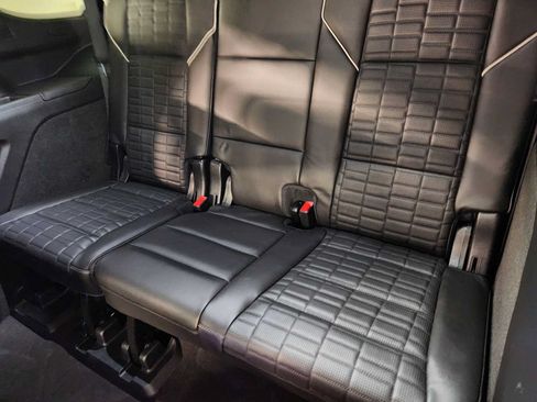 Used 2025 Cadillac Escalade Sport Platinum w/ LPO, Floor Liner Package AWD/4WD image 32