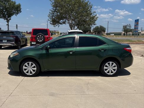 Used 2016 Toyota Corolla LE FWD image 2