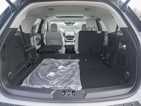 New 2026 Ford Explorer Platinum w/ LUX Leather Package image 11