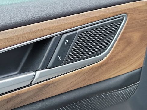 Used 2024 Volkswagen Atlas SE FWD image 19