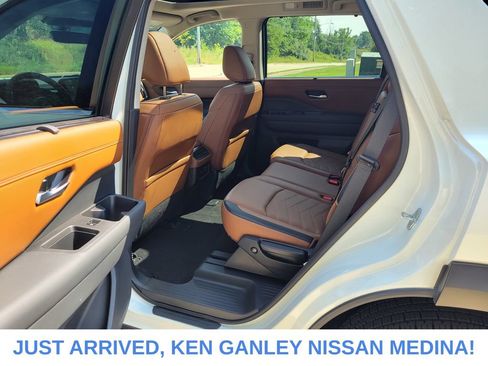 Certified 2024 Nissan Pathfinder Platinum w/ Cargo Package AWD/4WD image 16