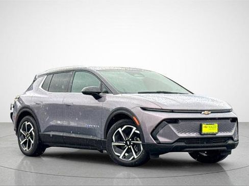 New 2026 Chevrolet Equinox EV LT image 2