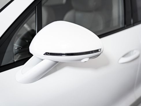 Certified 2025 Porsche Macan image 27