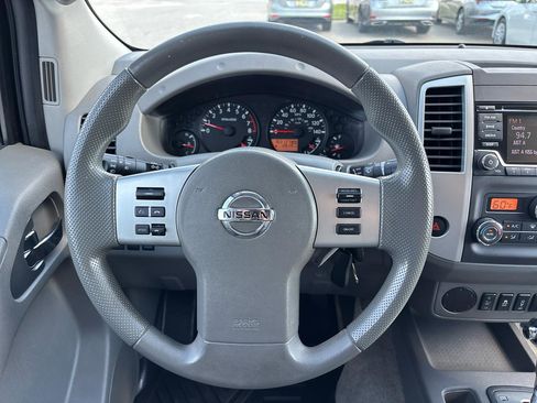 Used 2015 Nissan Frontier SV w/ SV Value Truck Package RWD image 14