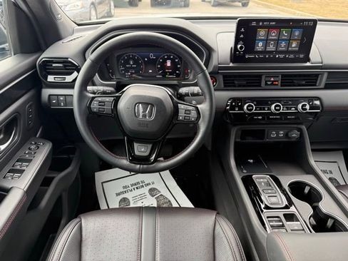Used 2025 Honda Pilot Black Edition image 19